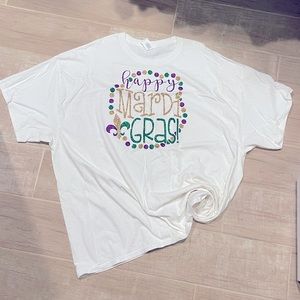 Gildan short sleeve “MARDI GRAS” tee shirt. NEW!